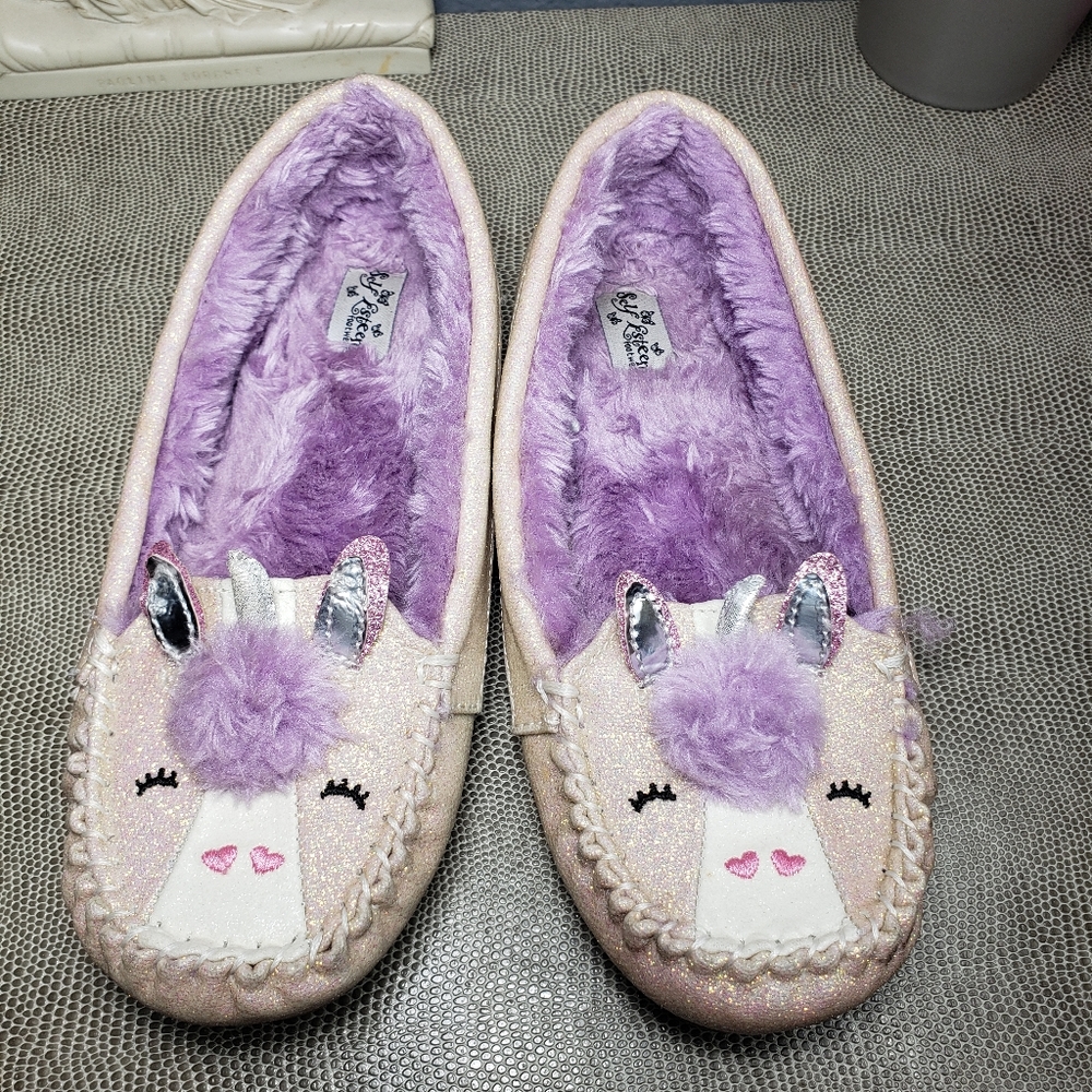 Fuzzy Lama slippers size 3 Girls